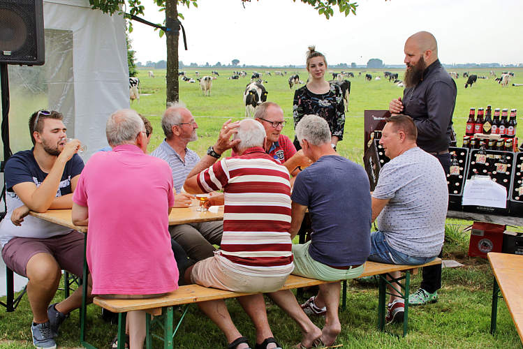 9-6-2018 - Proeverij in zomersfeer door de PLUS in Waarder_11